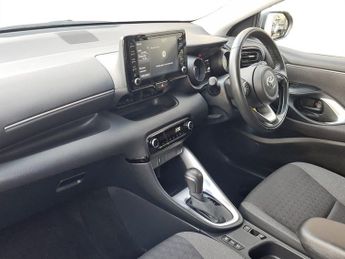 Toyota Yaris 1.5 Hybrid Design 5dr CVT