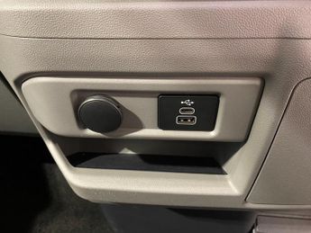 Ford Tourneo Custom 65kWh (218PS) EV Automatic Titanium 5dr.