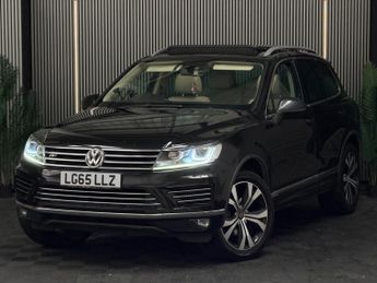 Volkswagen Touareg 3.0 TDI V6 BlueMotion Tech R-Line SUV 5dr Diesel Tiptronic 4WD E