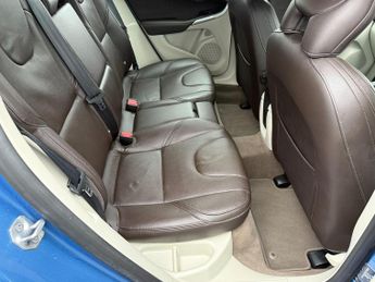 Volvo V40 1.5 T3 SE Hatchback 5dr Petrol Auto Euro 6 (s/s) (152 ps)