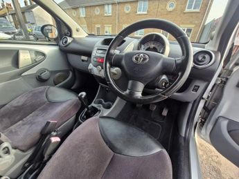 Toyota Aygo 1.0 VVT-i Platinum Hatchback 5dr Petrol Manual Euro 4 (67 bhp)
