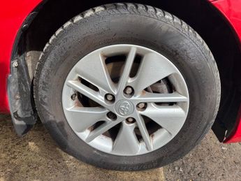 Toyota Auris 1.8 VVT-h Icon Hatchback 5dr Petrol Hybrid CVT Euro 5 (s/s) (136