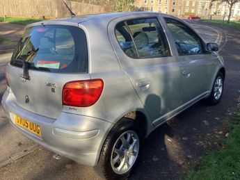 Toyota Yaris 1.3 VVT-i Colour Collection Hatchback 5dr Petrol Manual (133 g/k