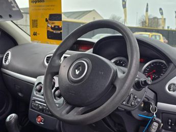 Renault Clio 1.2 Expression + Hatchback 5dr Petrol Manual Euro 5 (75 ps)