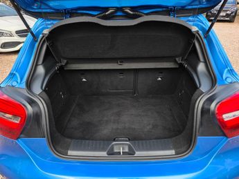 Mercedes-Benz A Class 2.1 A200d AMG Line Hatchback 5dr Diesel 7G-DCT Euro 6 (s/s) (136