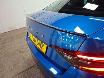 Skoda Superb 2.0 TDI SportLine Plus DSG Euro 6 (s/s) 5dr