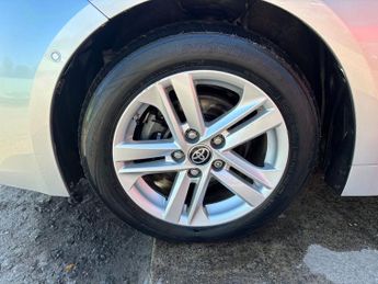 Toyota Corolla 1.8 VVT-h GPF Icon Tech Hatchback 5dr Petrol Hybrid CVT Euro 6 (