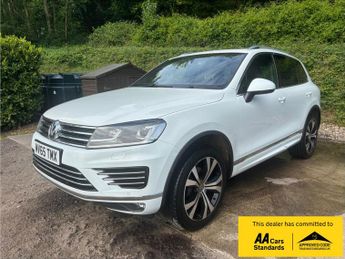 Volkswagen Touareg 3.0 TDI V6 BlueMotion Tech R-Line SUV 5dr Diesel Tiptronic 4WD E