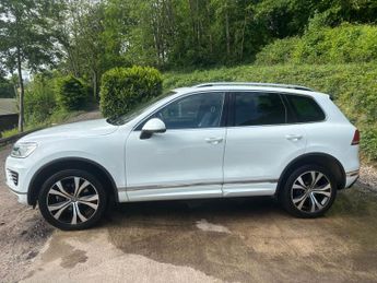 Volkswagen Touareg 3.0 TDI V6 BlueMotion Tech R-Line SUV 5dr Diesel Tiptronic 4WD E