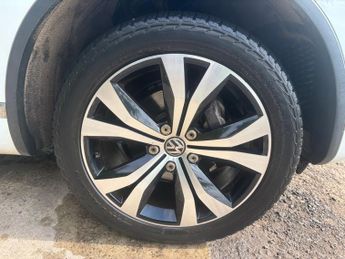 Volkswagen Touareg 3.0 TDI V6 BlueMotion Tech R-Line SUV 5dr Diesel Tiptronic 4WD E