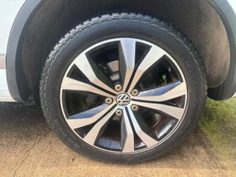 Volkswagen Touareg 3.0 TDI V6 BlueMotion Tech R-Line SUV 5dr Diesel Tiptronic 4WD E