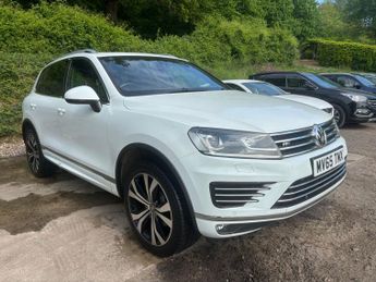 Volkswagen Touareg 3.0 TDI V6 BlueMotion Tech R-Line SUV 5dr Diesel Tiptronic 4WD E