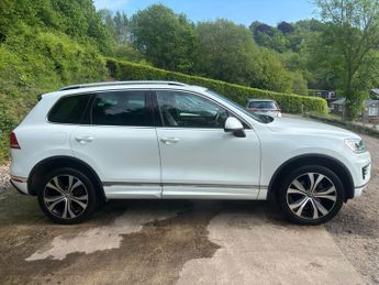 Volkswagen Touareg 3.0 TDI V6 BlueMotion Tech R-Line SUV 5dr Diesel Tiptronic 4WD E