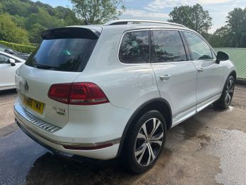 Volkswagen Touareg 3.0 TDI V6 BlueMotion Tech R-Line SUV 5dr Diesel Tiptronic 4WD E