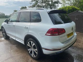 Volkswagen Touareg 3.0 TDI V6 BlueMotion Tech R-Line SUV 5dr Diesel Tiptronic 4WD E