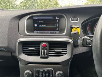 Volvo V40 2.0 D4 SE Lux Nav Hatchback 5dr Diesel Geartronic Euro 5 (s/s) (