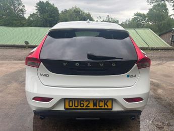 Volvo V40 2.0 D4 SE Lux Nav Hatchback 5dr Diesel Geartronic Euro 5 (s/s) (