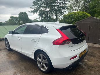 Volvo V40 2.0 D4 SE Lux Nav Hatchback 5dr Diesel Geartronic Euro 5 (s/s) (