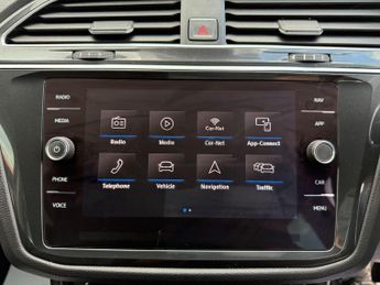 Volkswagen Tiguan 2.0 TDI SE Navigation DSG Euro 6 (s/s) 5dr