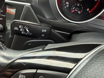 Volkswagen Tiguan 2.0 TDI SE Navigation DSG Euro 6 (s/s) 5dr