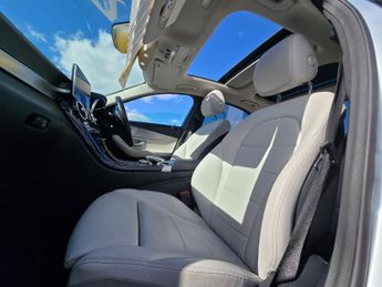 Mercedes-Benz C Class 2.1 C300dh Sport (Premium Plus) Saloon 4dr Diesel Hybrid G-Troni