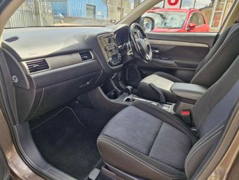 Mitsubishi Outlander 2.2 DI-D GX3 SUV 5dr Diesel Auto 4WD Euro 6 (147 ps)