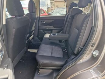 Mitsubishi Outlander 2.2 DI-D GX3 SUV 5dr Diesel Auto 4WD Euro 6 (147 ps)
