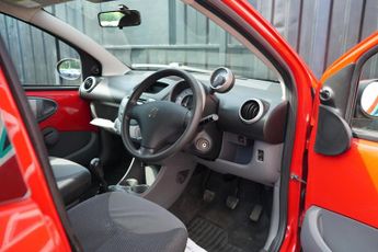 Peugeot 107 1.0 12V Urban Hatchback 5dr Petrol Manual Euro 4 (68 ps)