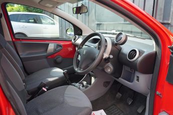 Peugeot 107 1.0 12V Urban Hatchback 5dr Petrol Manual Euro 4 (68 ps)