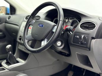 Ford Focus 1.6 Style Hatchback 5dr Petrol Manual (159 g/km, 99 bhp)