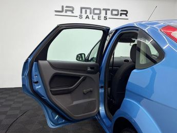 Ford Focus 1.6 Style Hatchback 5dr Petrol Manual (159 g/km, 99 bhp)