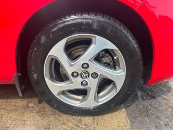 Toyota Yaris 1.5 VVT-h Icon Hatchback 5dr Petrol Hybrid E-CVT Euro 6 (101 ps)