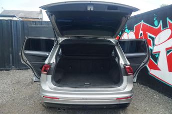 Volkswagen Tiguan 2.0 TDI R-Line SUV 5dr Diesel DSG 4Motion Euro 6 (s/s) (150 ps)