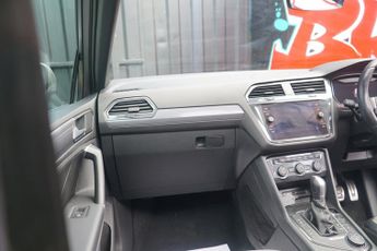 Volkswagen Tiguan 2.0 TDI R-Line SUV 5dr Diesel DSG 4Motion Euro 6 (s/s) (150 ps)