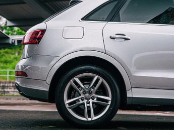 Audi Q3 2.0 TDI S line SUV 5dr Diesel S Tronic quattro Euro 5 (s/s) (177