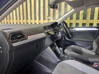 Volkswagen Tiguan 2.0 TDI SE Navigation SUV 5dr Diesel DSG 4Motion Euro 6 (s/s) (1