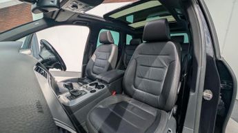 Volkswagen Touareg 3.0 TDI V6 BlueMotion Tech R-Line Tiptronic 4WD Euro 6 (s/s) 5dr