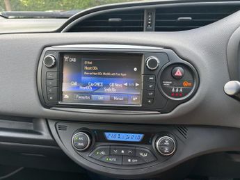 Toyota Yaris 1.5 VVT-h Icon Hatchback 5dr Petrol Hybrid E-CVT Euro 6 (101 ps)