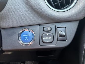 Toyota Yaris 1.5 VVT-h Icon Hatchback 5dr Petrol Hybrid E-CVT Euro 6 (101 ps)