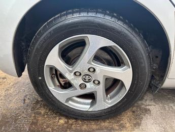 Toyota Yaris 1.5 VVT-h Icon Hatchback 5dr Petrol Hybrid E-CVT Euro 6 (101 ps)