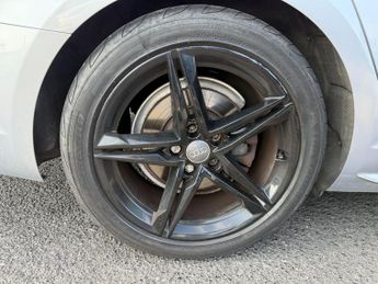 Audi A4 2.0 TDI ultra S line S Tronic Euro 6 (s/s) 4dr
