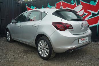 Vauxhall Astra 2.0 CDTi Elite Hatchback 5dr Diesel Auto Euro 5 (165 ps)