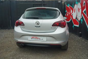 Vauxhall Astra 2.0 CDTi Elite Hatchback 5dr Diesel Auto Euro 5 (165 ps)