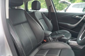 Vauxhall Astra 2.0 CDTi Elite Hatchback 5dr Diesel Auto Euro 5 (165 ps)