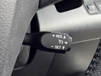 Toyota RAV4 2.2 D-CAT SR SUV 5dr Diesel Auto 4WD Euro 5 (150 ps)