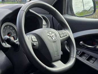 Toyota RAV4 2.2 D-CAT SR SUV 5dr Diesel Auto 4WD Euro 5 (150 ps)