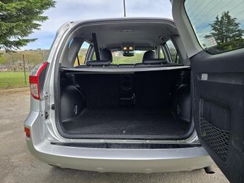 Toyota RAV4 2.2 D-CAT SR SUV 5dr Diesel Auto 4WD Euro 5 (150 ps)