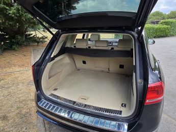 Volkswagen Touareg 3.0 TDI V6 BlueMotion Tech R-Line SUV 5dr Diesel Tiptronic 4WD E