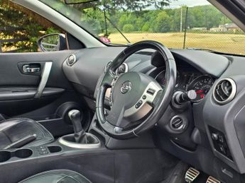 Nissan Qashqai 1.6 Tekna SUV 5dr Petrol Manual 2WD Euro 5 (117 ps)
