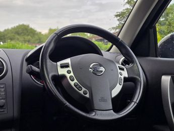 Nissan Qashqai 1.6 Tekna SUV 5dr Petrol Manual 2WD Euro 5 (117 ps)